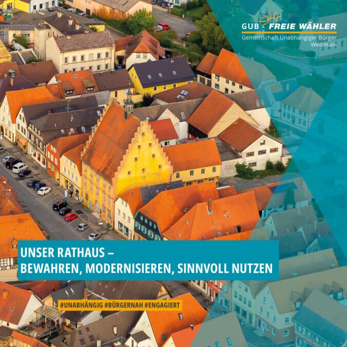 Luftbild vom Weismainer Marktplatz, im Mittelpunkt das Rathaus